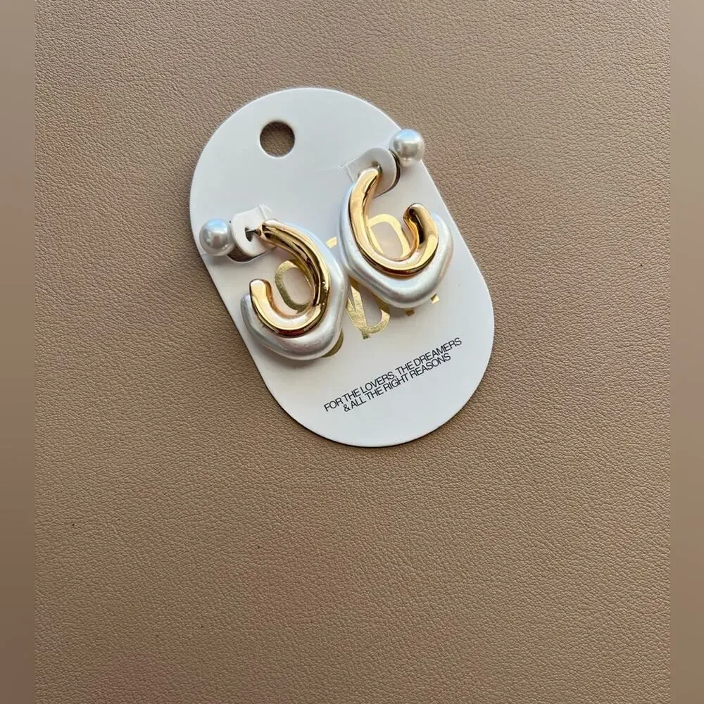 8 Other Reasons x Revolve Otter Pearl Hoop Gold Women's Size OS_2